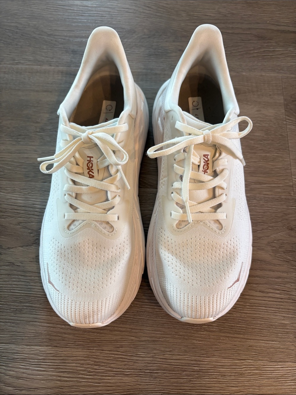 Hoka Arahi 7 Women's Cream/White Athletic Running Shoes
